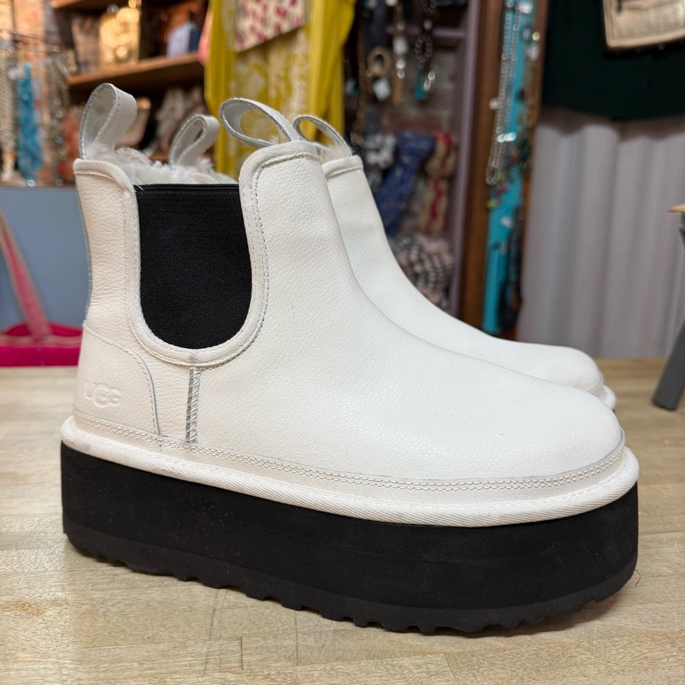 UGG White Neumel Platform Ankle Boots Sz 7